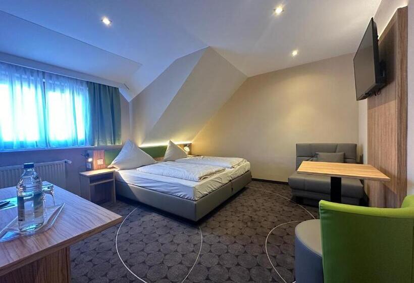 スタンダードトリプルルーム, Rothsee