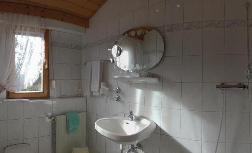 スタンダード４人部屋, Rothsee