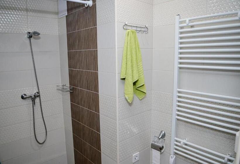 דירת שני חדרים, Média Panzió és Apartmanház