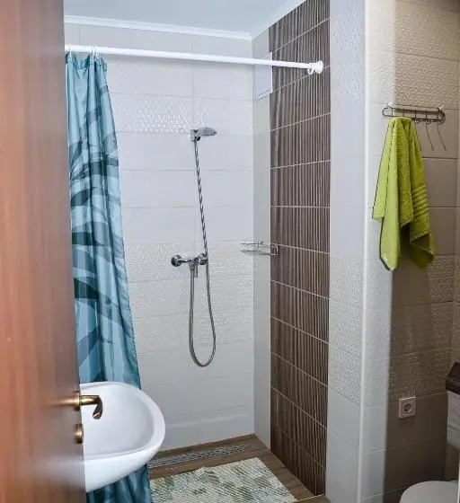 2ベッドルームアパートメント, Média Panzió és Apartmanház