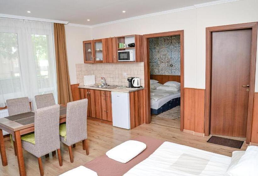 דירת שני חדרים, Média Panzió és Apartmanház