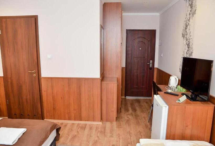 חדר סטנדרט לשלושה, Média Panzió és Apartmanház