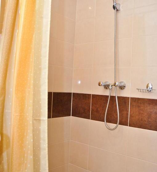 استودیوی استاندارد, Média Panzió és Apartmanház