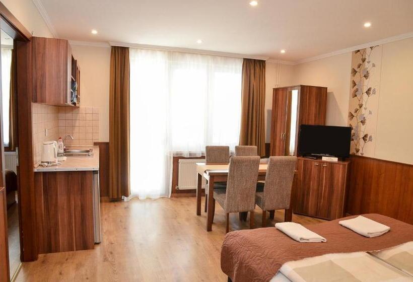 דירת שני חדרים, Média Panzió és Apartmanház