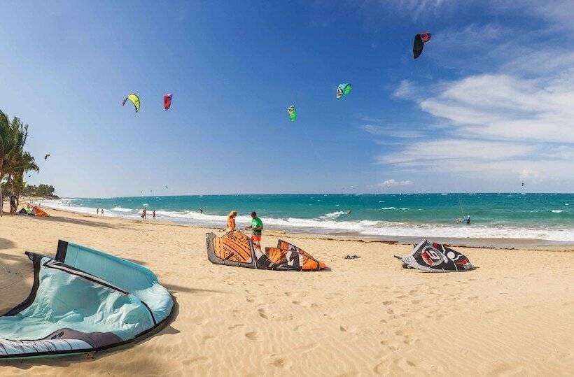 带两个卧室的顶楼公寓, Hummingbird