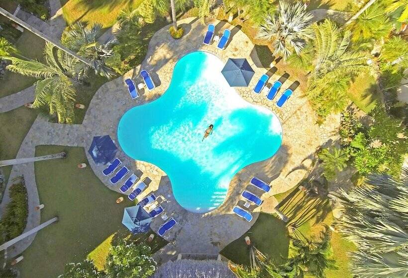 带两个卧室的顶楼公寓, Hummingbird