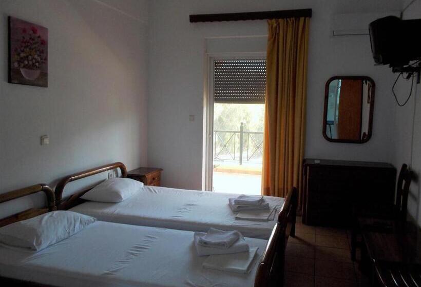 غرفة قياسية, The Village