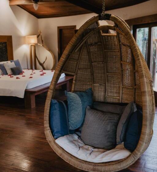 بنجلو ديلوكس, Paua Hotel Boutique