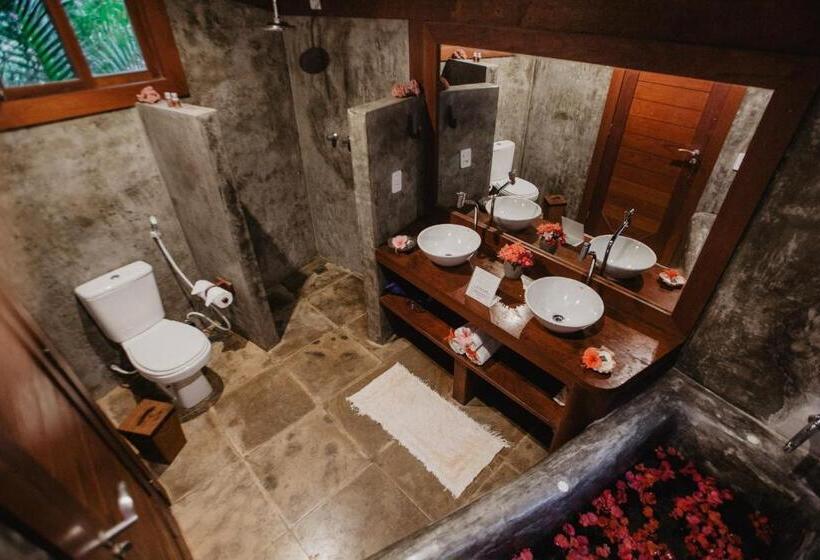 بانگلوی لوکس, Paua Hotel Boutique