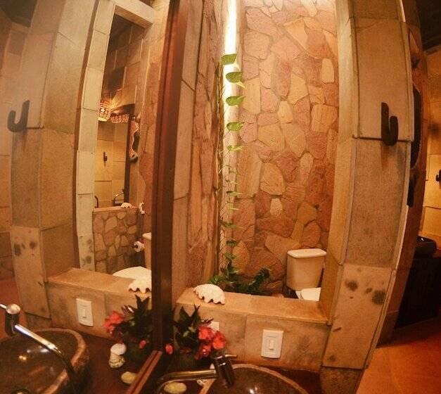 بنجلو قياسى مطل على البحر, Paua Hotel Boutique