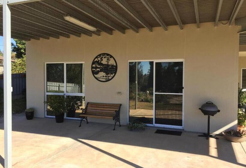 شقة غرفتين, Lyreen's Apartment