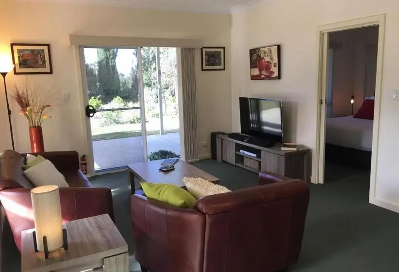 ２ベッドルームアパートメント, Lyreen's Apartment