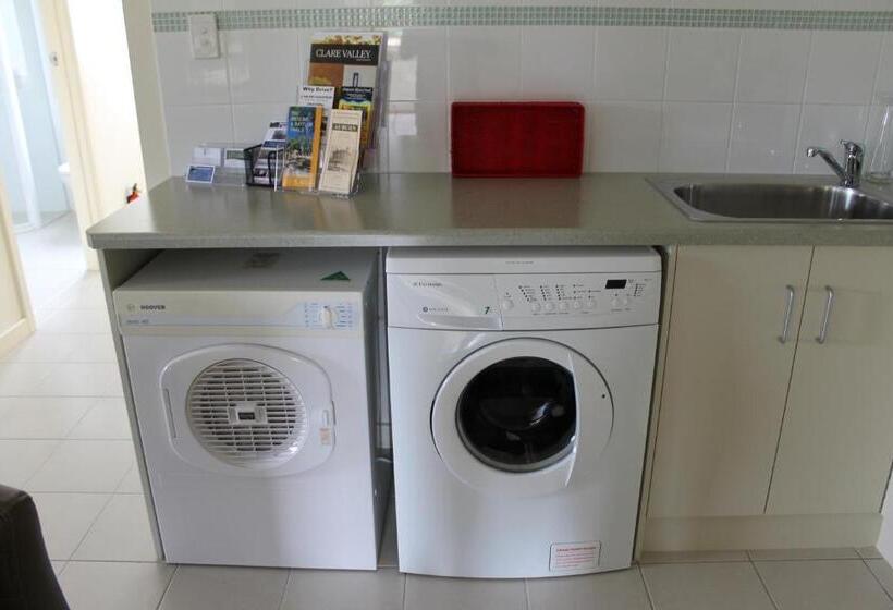 شقة غرفتين, Lyreen's Apartment