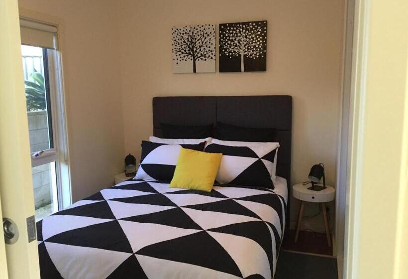 شقة غرفتين, Lyreen's Apartment