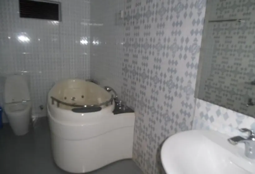 سوییت خانوادگی, Excelsior Sylhet Hotel & Resort