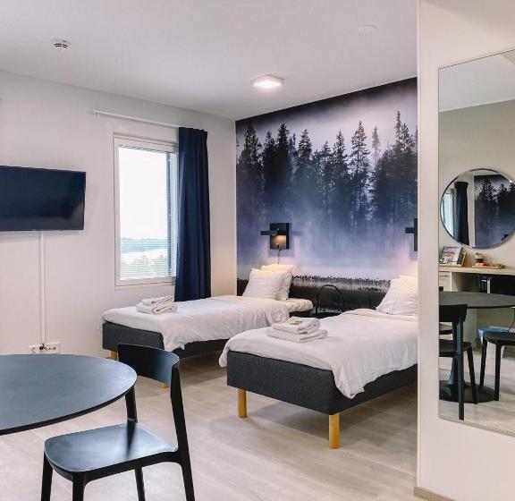 标准三人间, Li Kuohu Kangasala