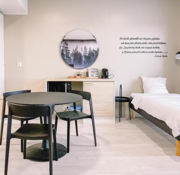 标准三人间, Li Kuohu Kangasala