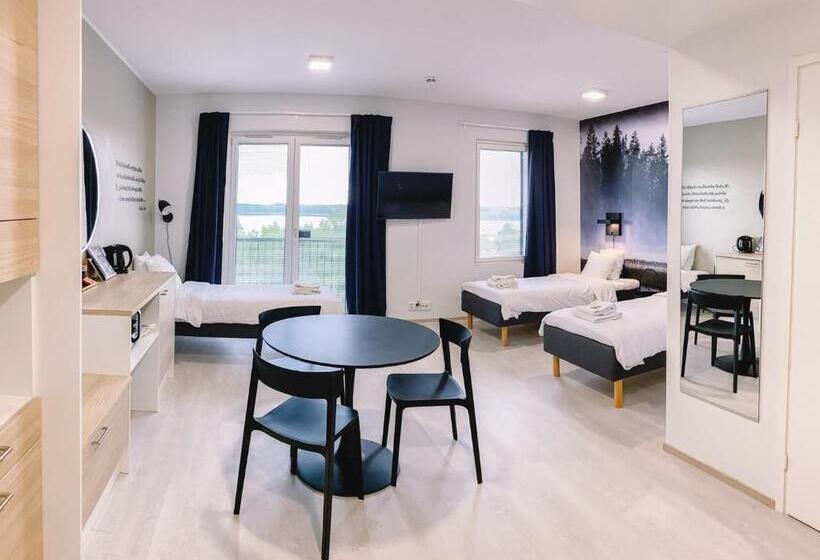 标准三人间, Li Kuohu Kangasala