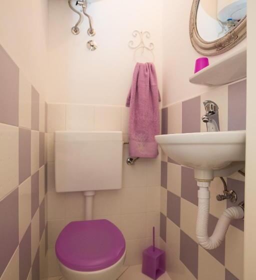 اتاق استاندارد یک تخته با سرویس بهداشتی مشترک, Guest House Gugily