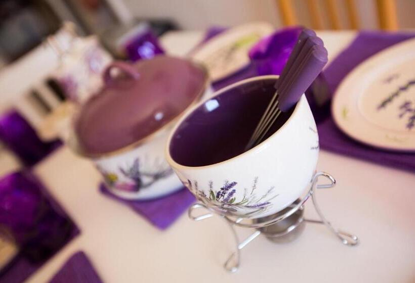 اتاق استاندارد سه تخته با سرویس بهداشتی مشترک, Guest House Gugily