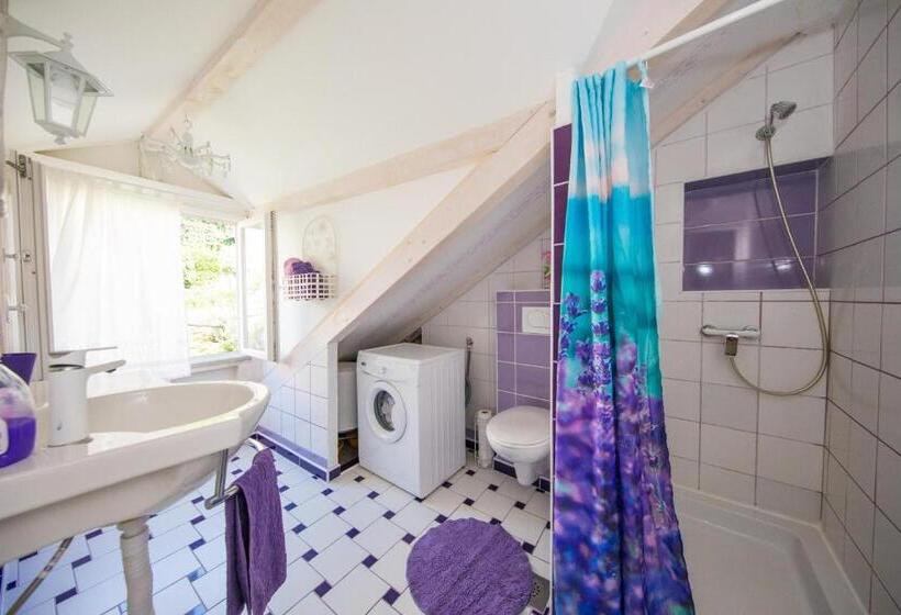 آپارتمان 3 خوابه با چشم‌انداز دریا, Guest House Gugily