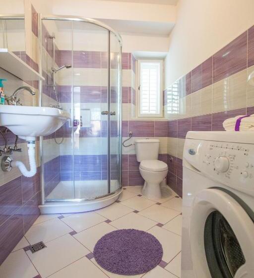 اتاق استاندارد یک تخته با سرویس بهداشتی مشترک, Guest House Gugily