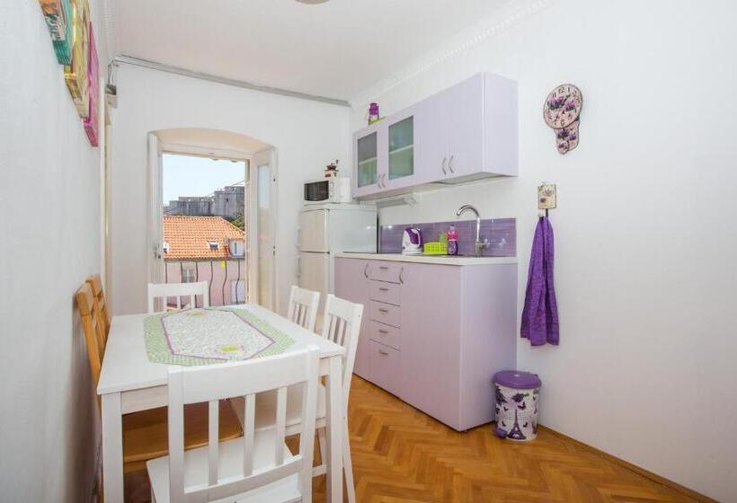 اتاق استاندارد یک تخته با سرویس بهداشتی مشترک, Guest House Gugily