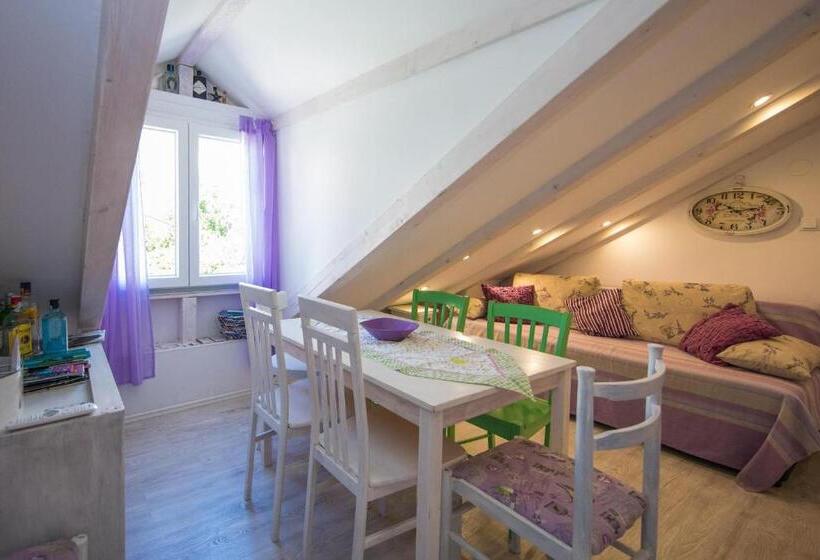 آپارتمان 3 خوابه با چشم‌انداز دریا, Guest House Gugily