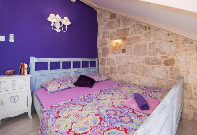 آپارتمان 3 خوابه با چشم‌انداز دریا, Guest House Gugily