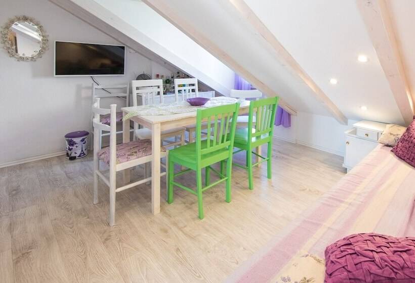 آپارتمان 3 خوابه با چشم‌انداز دریا, Guest House Gugily