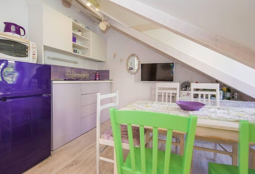 آپارتمان 3 خوابه با چشم‌انداز دریا, Guest House Gugily