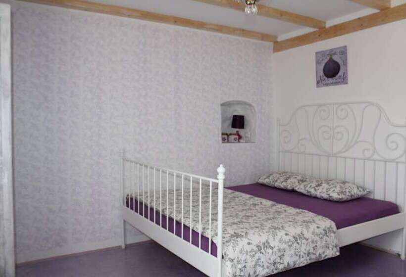 اتاق استاندارد سه تخته با سرویس بهداشتی مشترک, Guest House Gugily