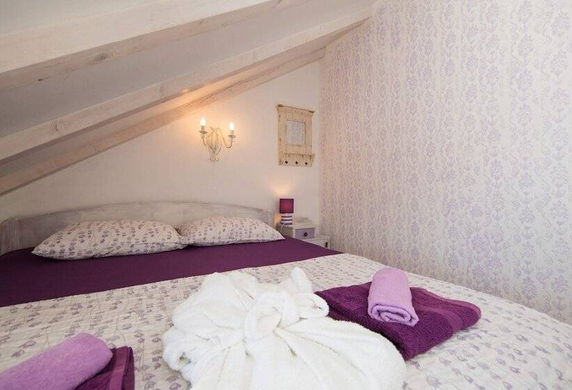 آپارتمان 3 خوابه با چشم‌انداز دریا, Guest House Gugily