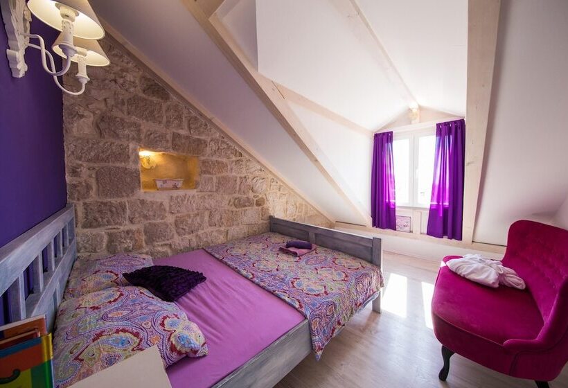 آپارتمان 3 خوابه با چشم‌انداز دریا, Guest House Gugily