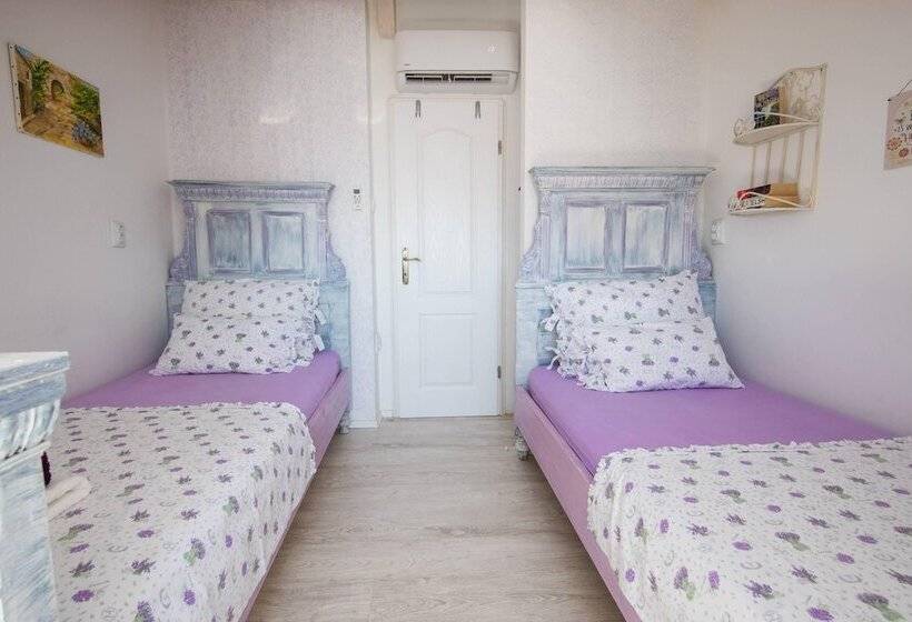 آپارتمان 3 خوابه با چشم‌انداز دریا, Guest House Gugily