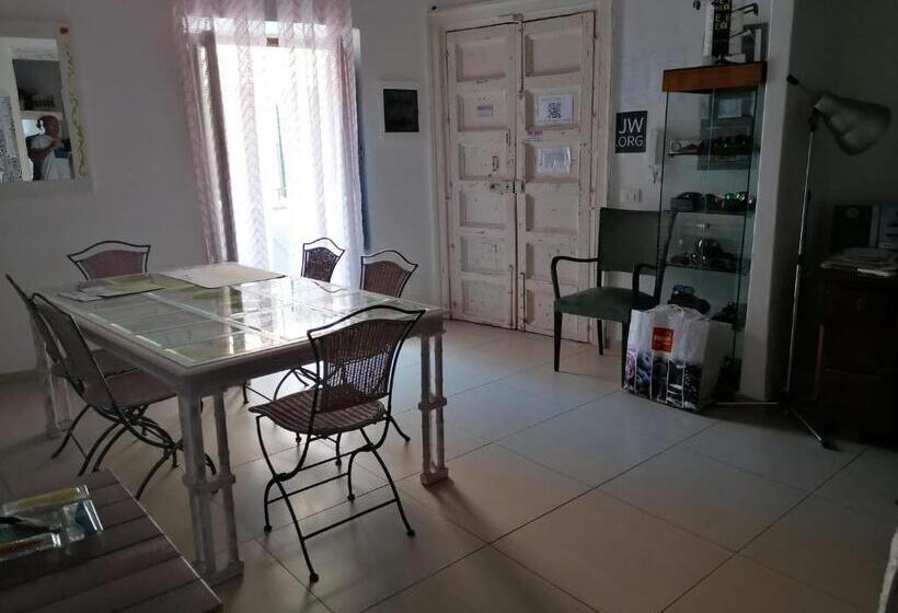 اتاق استاندارد سه نفره, Le Stanze Di Luisa