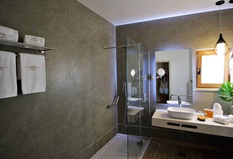 חדר משפחתי, Authentic Tavira