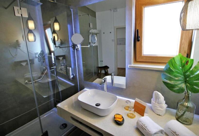 חדר משפחתי, Authentic Tavira