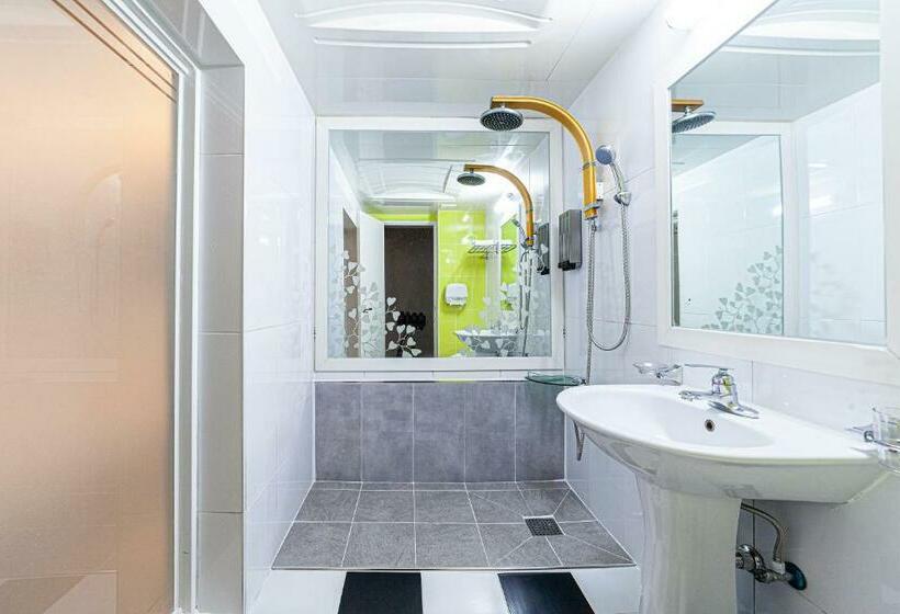 סוויטה דלוקס, Business Hotel Duu