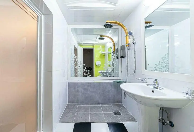 سوییت لوکس, Business Hotel Duu