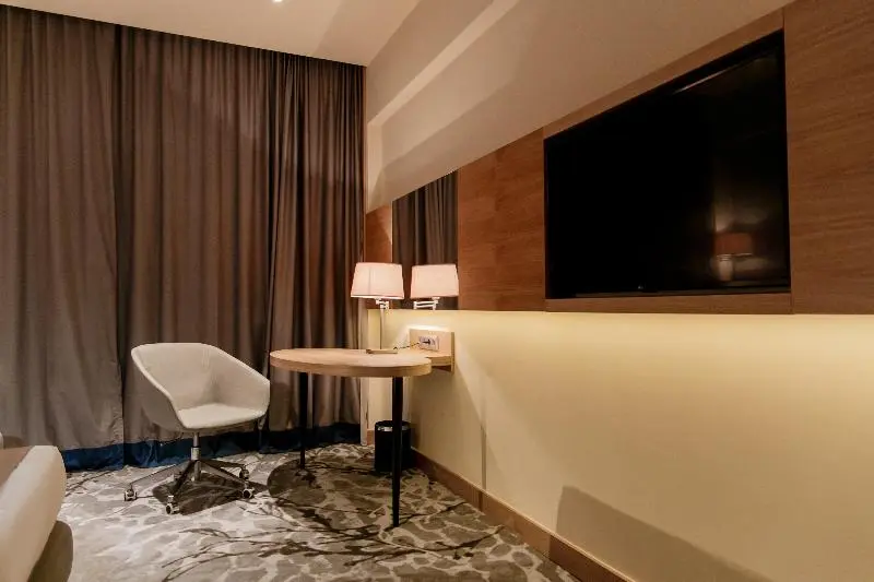 سوئیت با تخت بزرگ, Holiday Inn Aktau Seaside, An Ihg