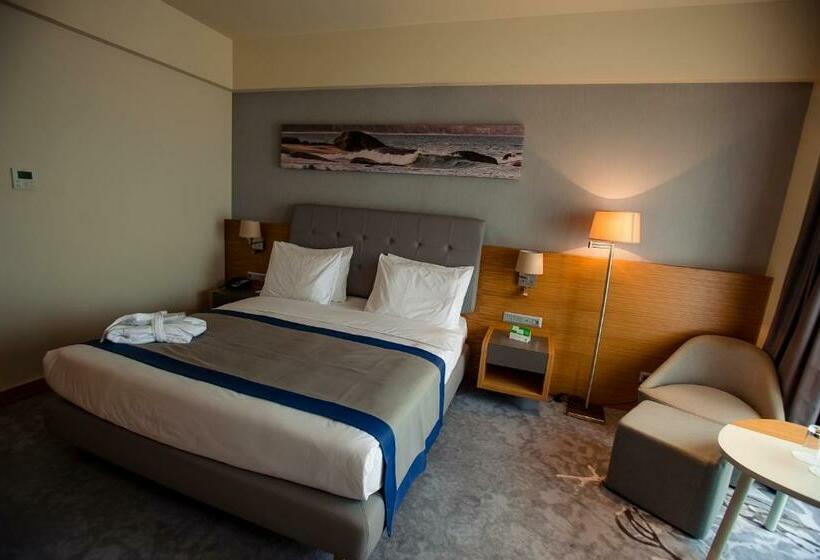 キングサイズベッドのデラックスルーム, Holiday Inn   Aktau   Seaside, An Ihg