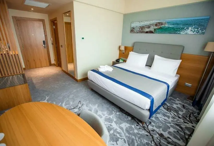 اتاق لوکس, Holiday Inn Aktau Seaside, An Ihg