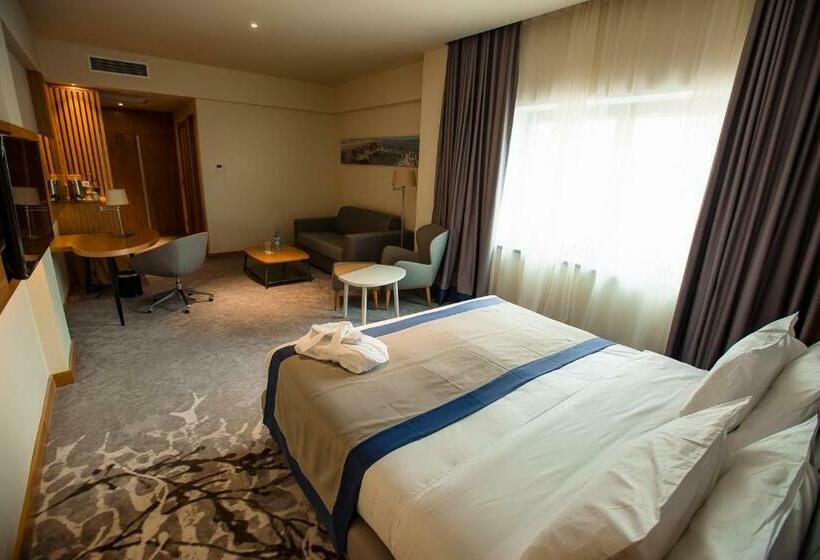 غرفة إدارية سرير كينج, Holiday Inn   Aktau   Seaside, An Ihg