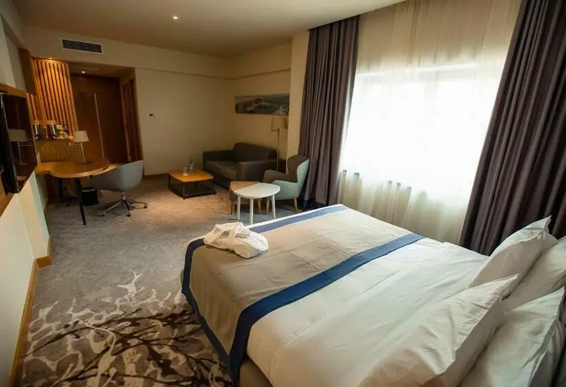 اتاق اجرایی با تخت بزرگ, Holiday Inn Aktau Seaside, An Ihg