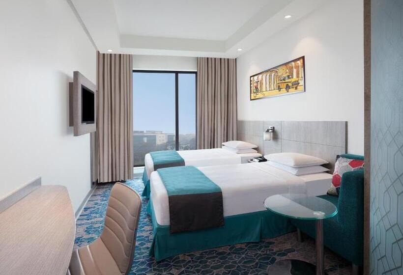 Номер Superior, Holiday Inn Express Kolkata Airport, An Ihg