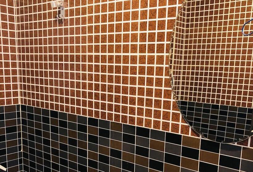 اتاق استاندارد سه نفره, Chungkiu Come Inn