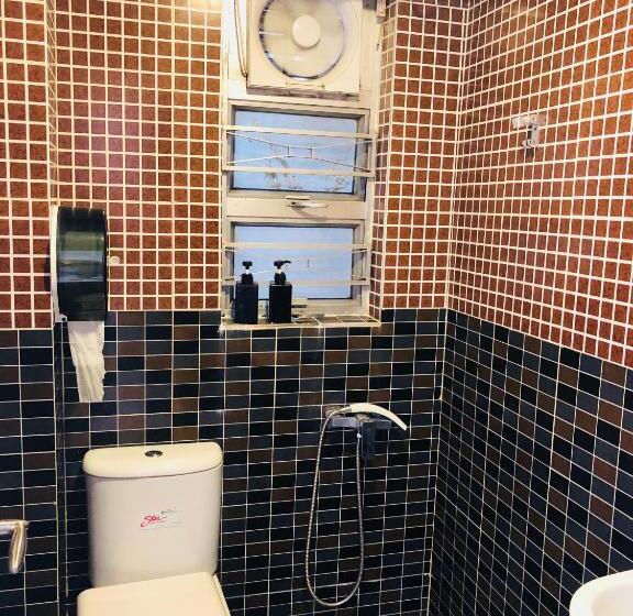 اتاق استاندارد سه نفره, Chungkiu Come Inn