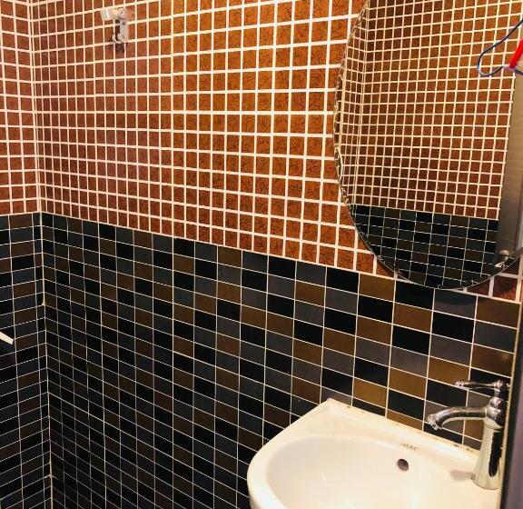 اتاق استاندارد سه نفره, Chungkiu Come Inn