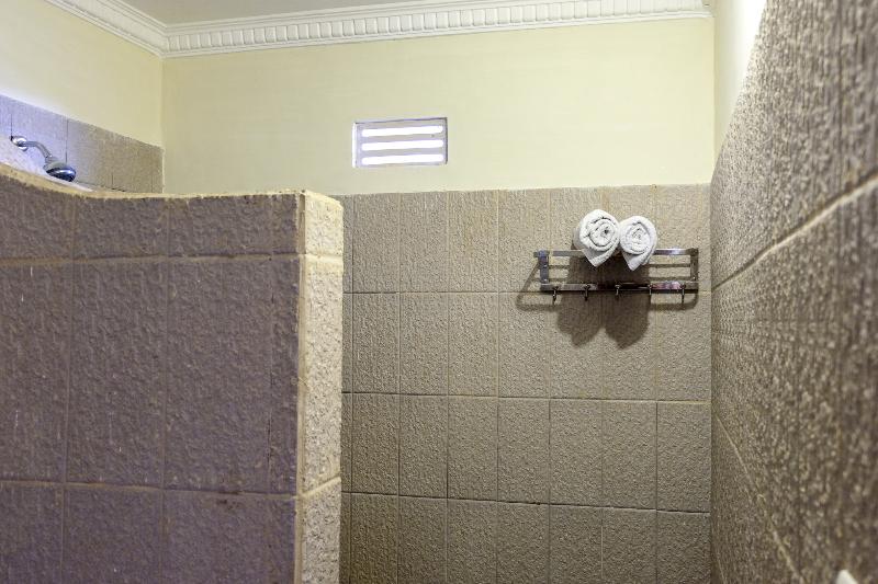 سوییت سوپریور, James Bungalow